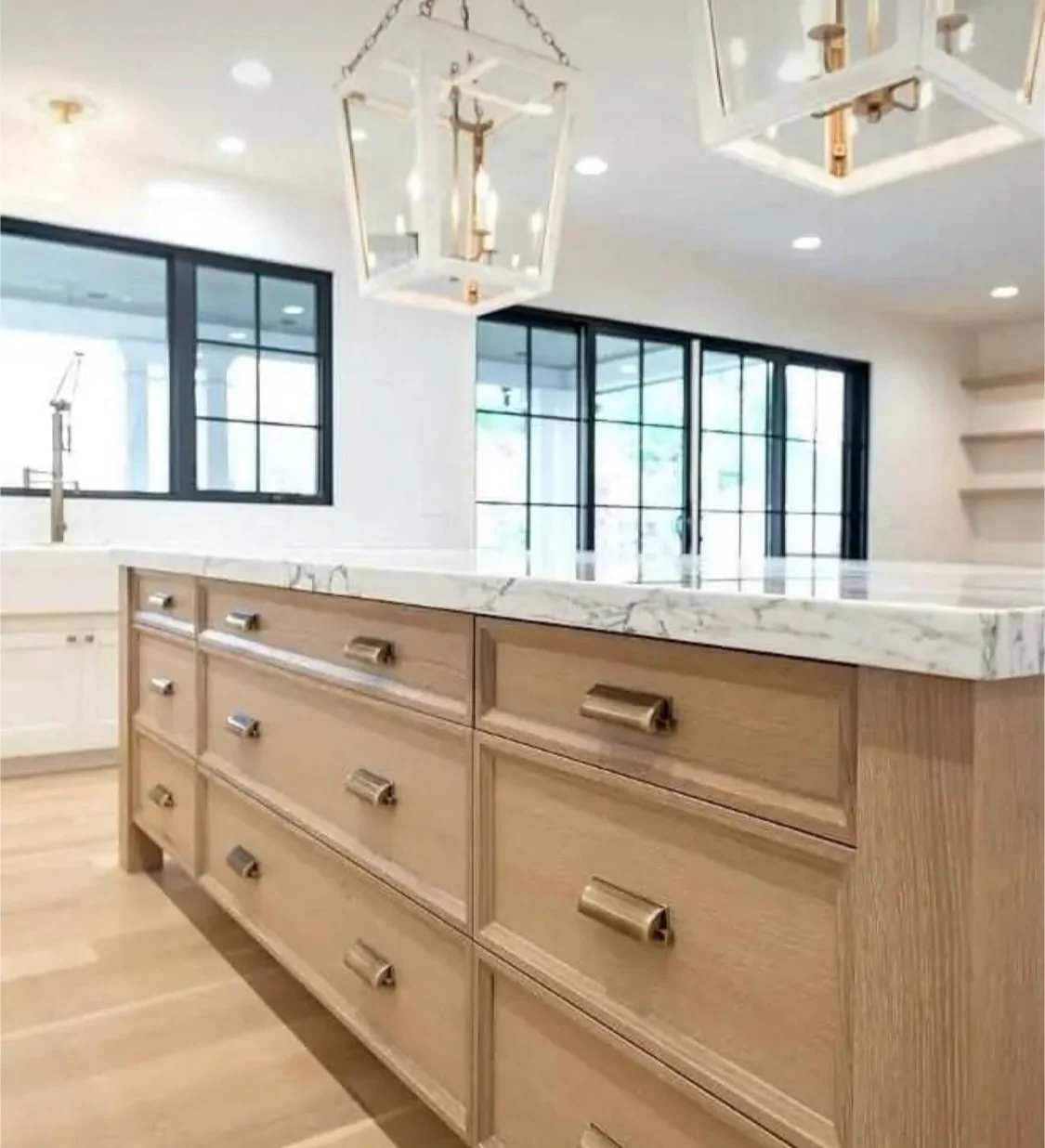 Oak cabinetry, stone surfaces and brass details in an HKB kitchen